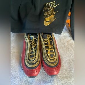 Red,Black and Gild AirMax